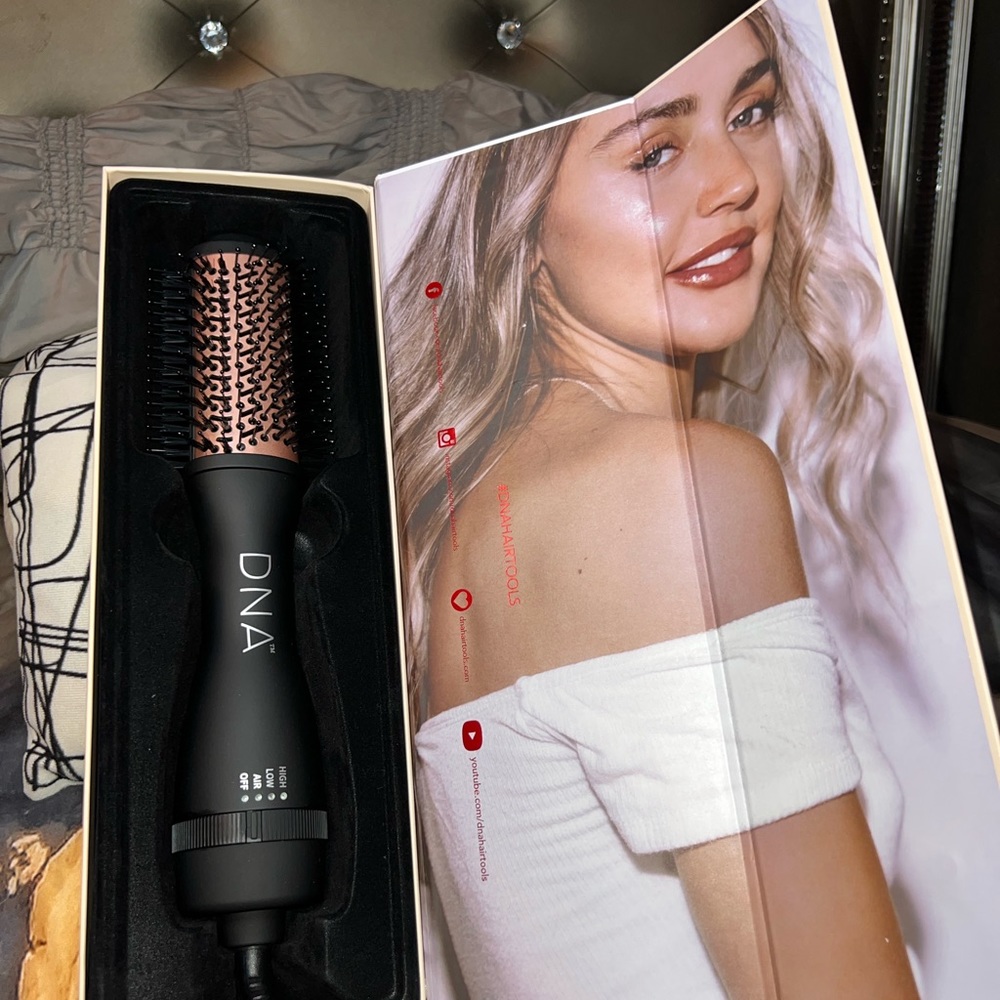 DNA HAIR TOOLs$ -INFRARED BLOWOUTBRUSH -new never used ROSEGOLD